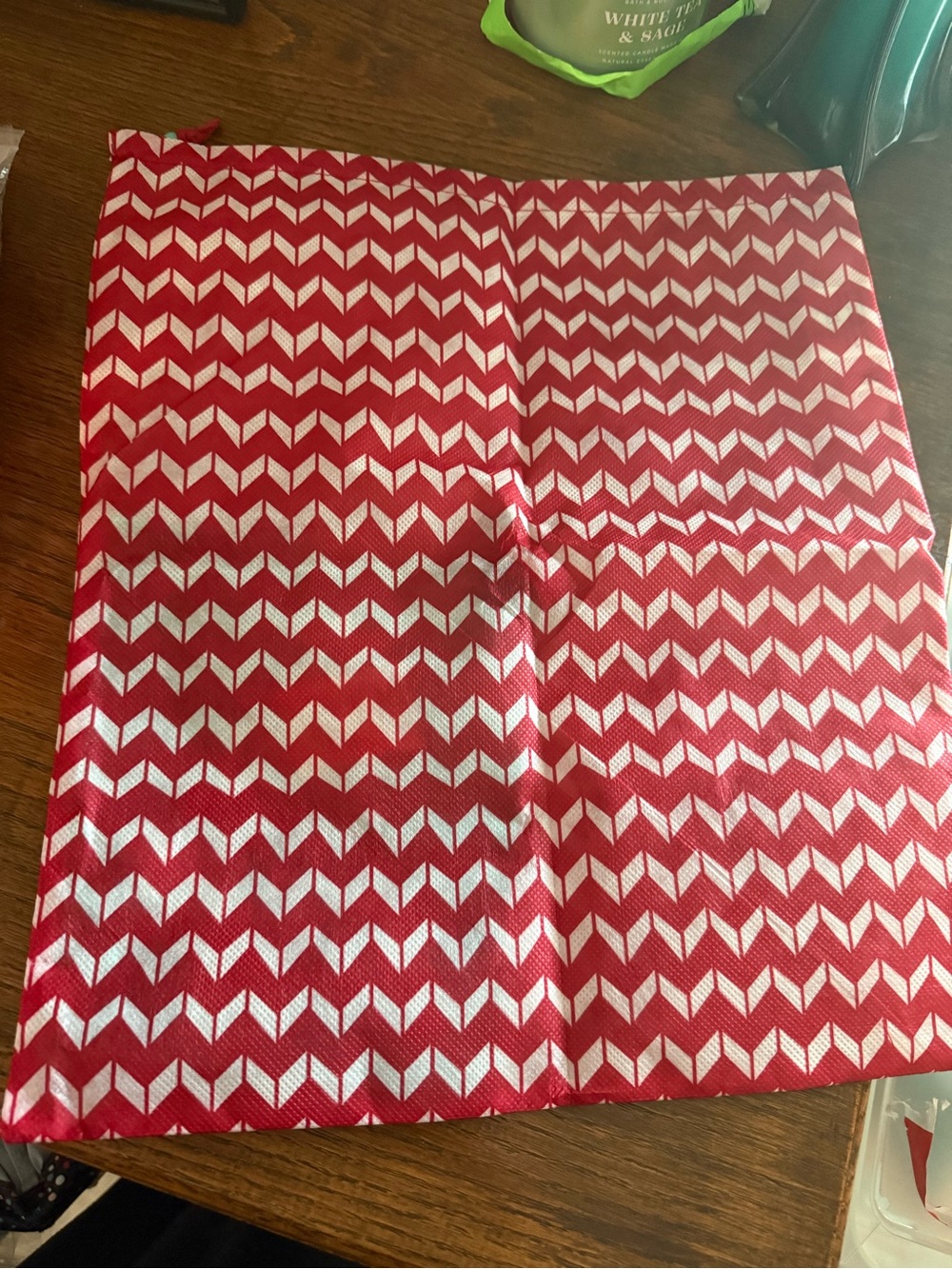 thirty-one Red and White Chevron gift bag (lot of 10)